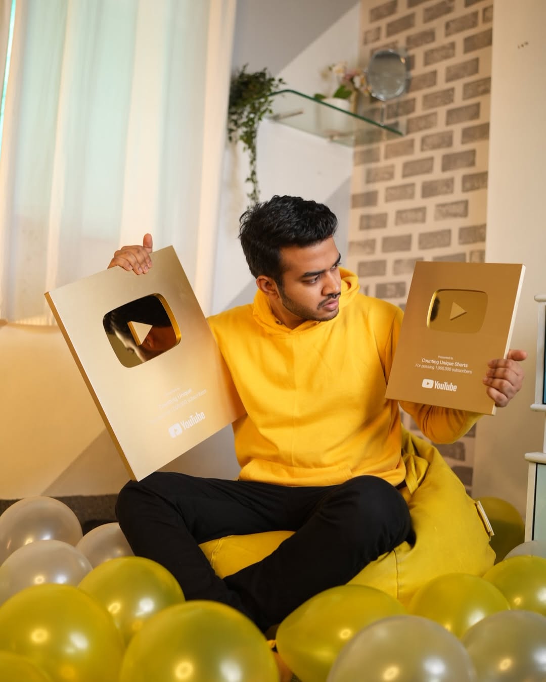 Naya Gold Play Button agaya lekin itna chottaa!! #sadboyhours (1)